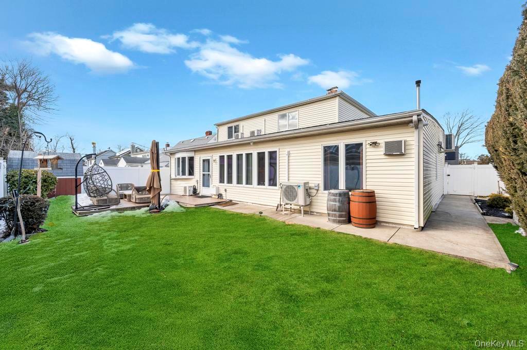 54 Abbot Lane, Hicksville, NY 11801