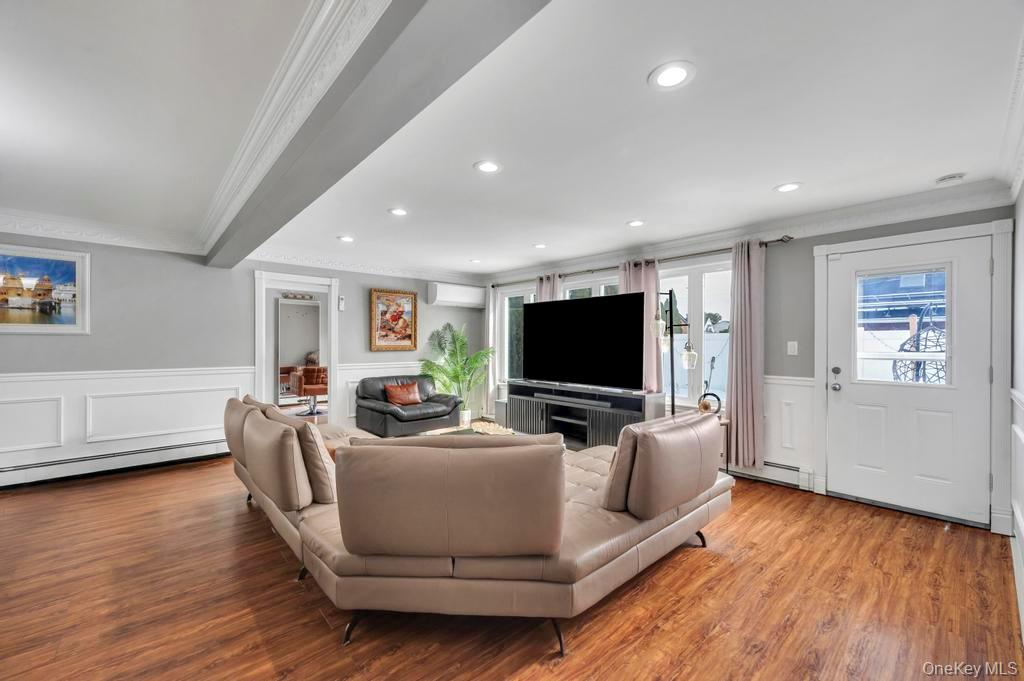 54 Abbot Lane, Hicksville, NY 11801