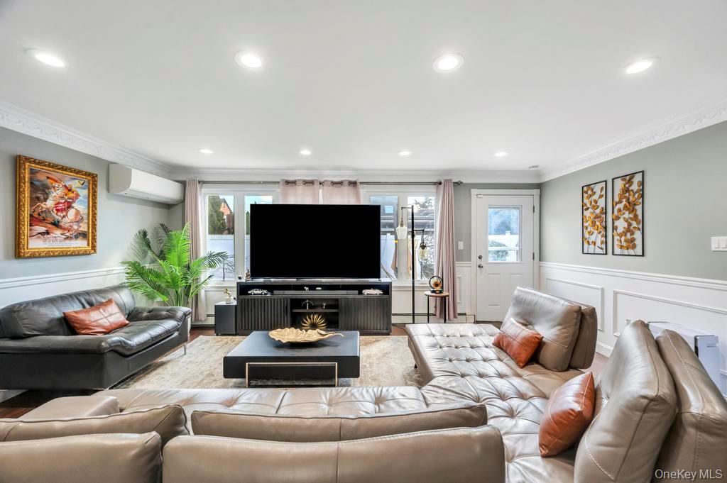 54 Abbot Lane, Hicksville, NY 11801