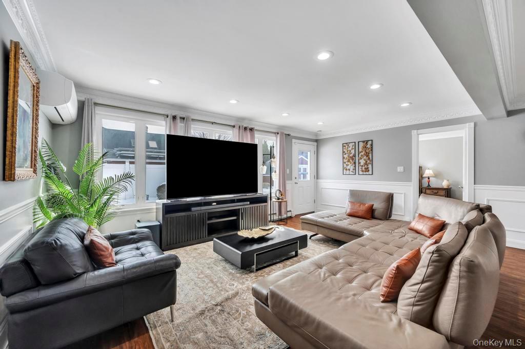 54 Abbot Lane, Hicksville, NY 11801