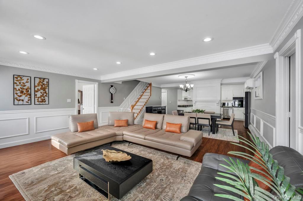 54 Abbot Lane, Hicksville, NY 11801