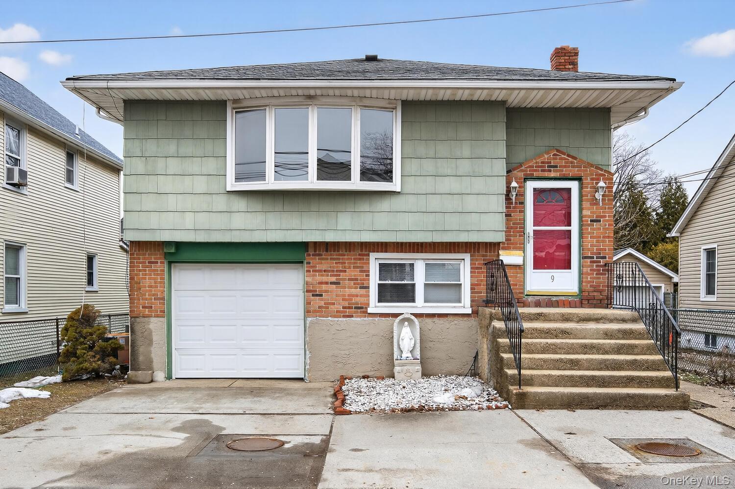 9 Bay Beach Avenue, Bayville, NY 11709