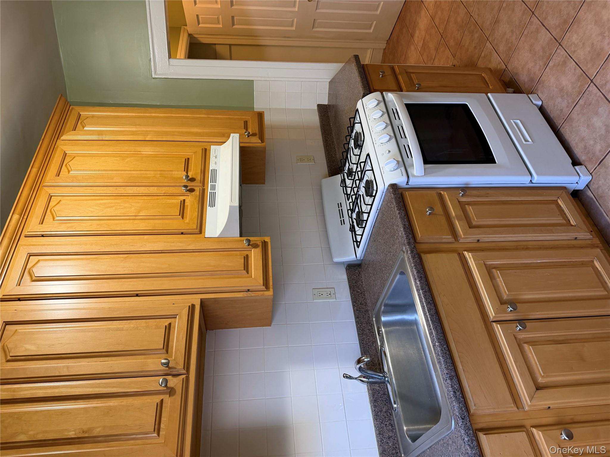 322 Jericho Turnpike, Floral Park, NY 11001