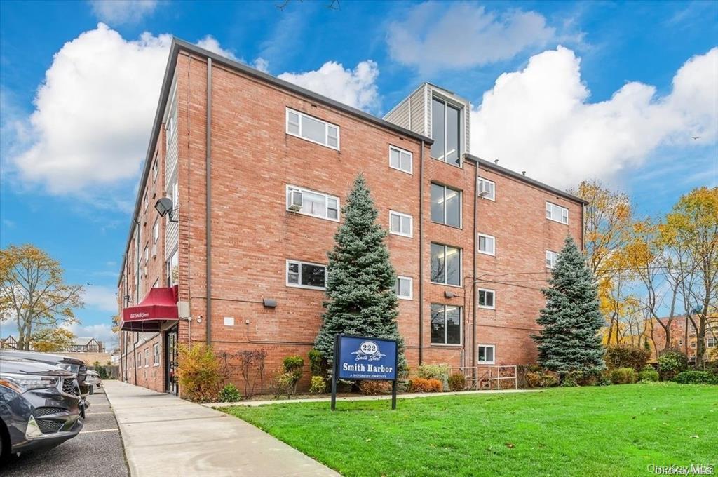 222 Smith Street # 2E, Freeport, NY 11520