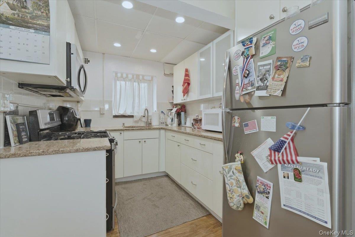 222 Smith Street # 2E, Freeport, NY 11520