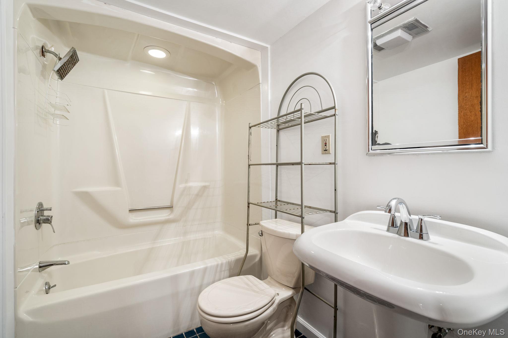 48 Loch Lomond Lane, Middletown, NY 10941