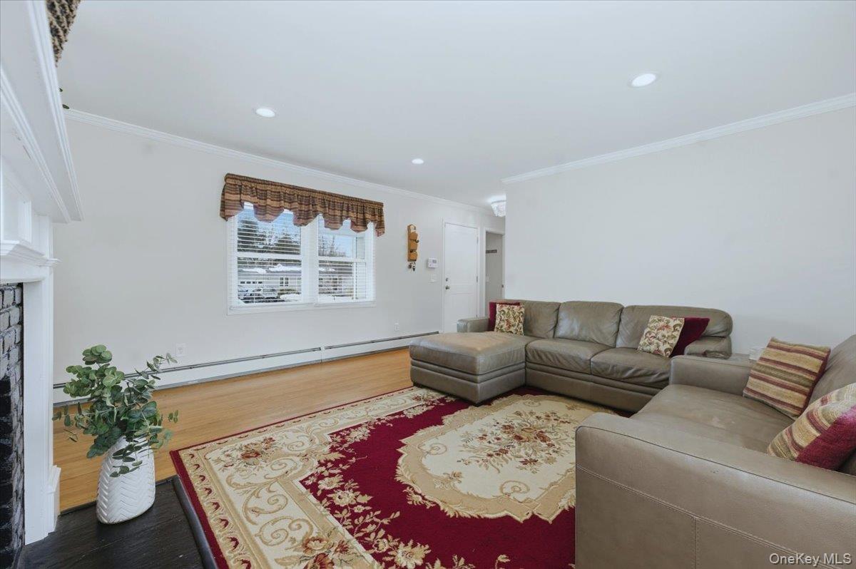 20 Honey Lane, Miller Place, NY 11764