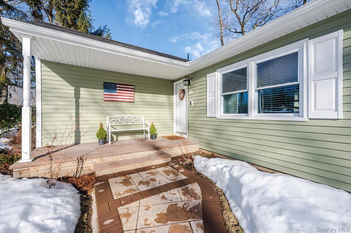 20 Honey Lane, Miller Place, NY 11764