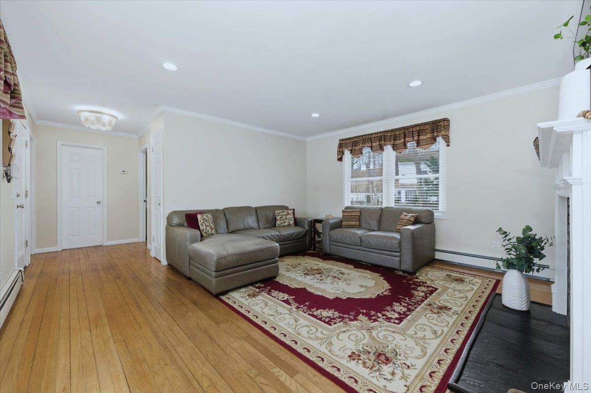 20 Honey Lane, Miller Place, NY 11764