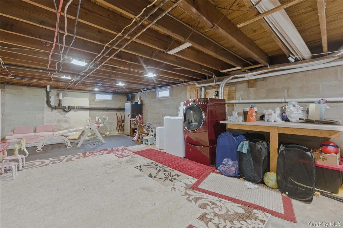 20 Honey Lane, Miller Place, NY 11764