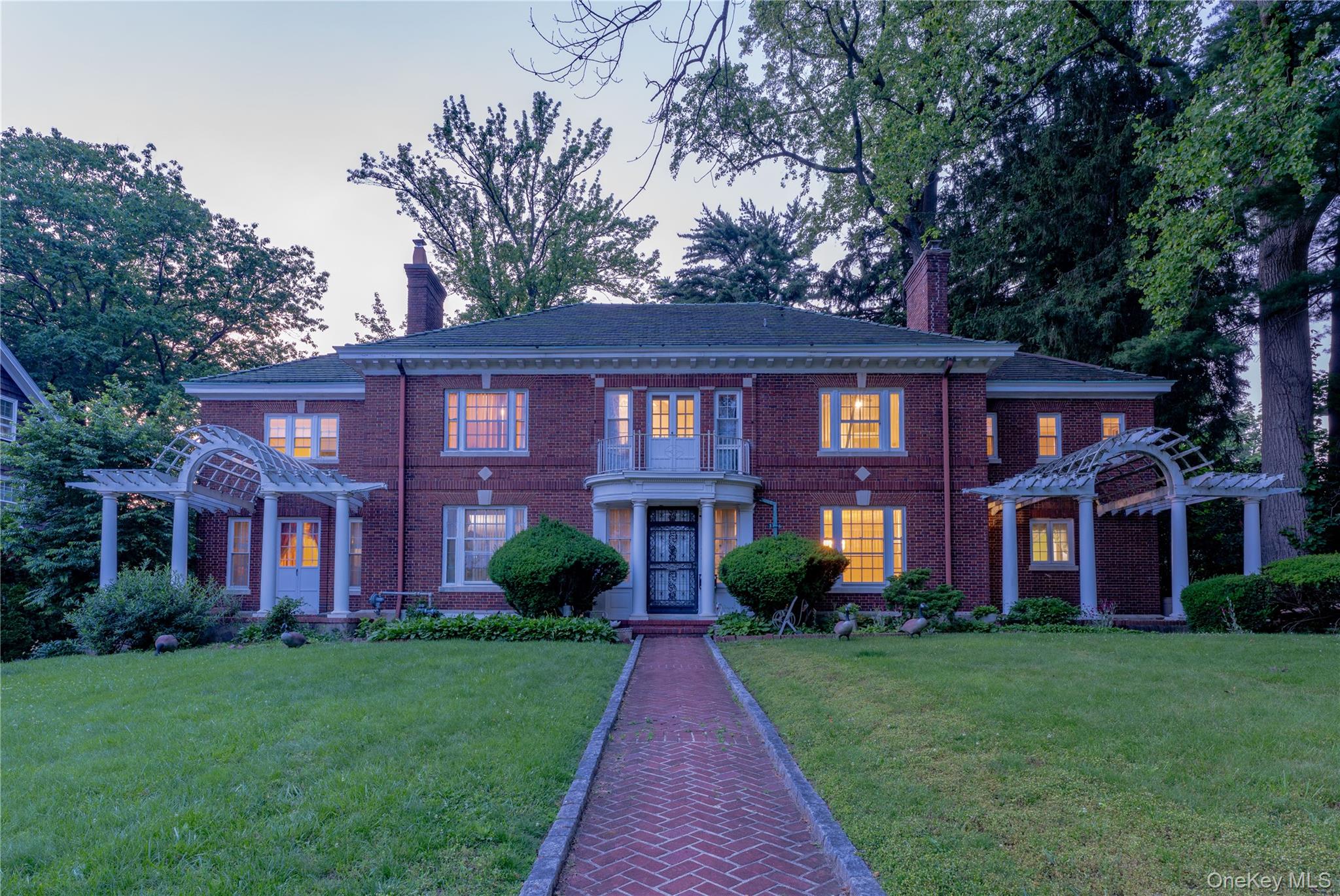 26 Overlook Circle, New Rochelle, NY 10804