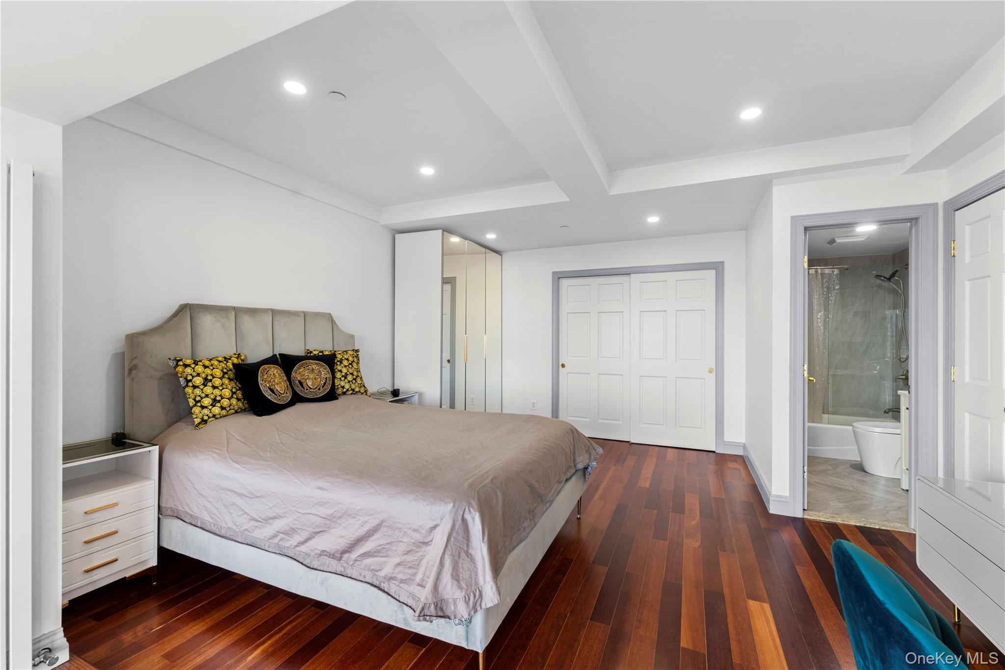 43-18 Main Street # 12/14A, Flushing, NY 11355