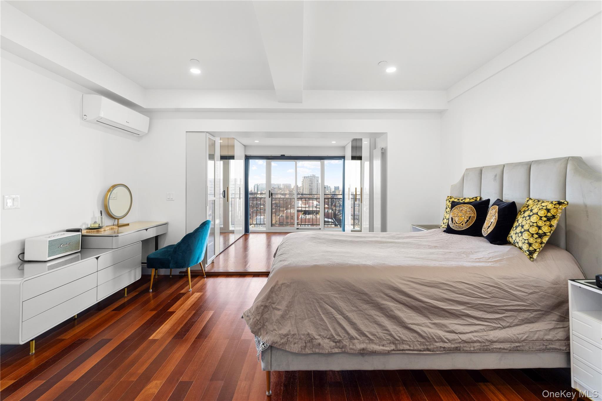 43-18 Main Street # 12/14A, Flushing, NY 11355