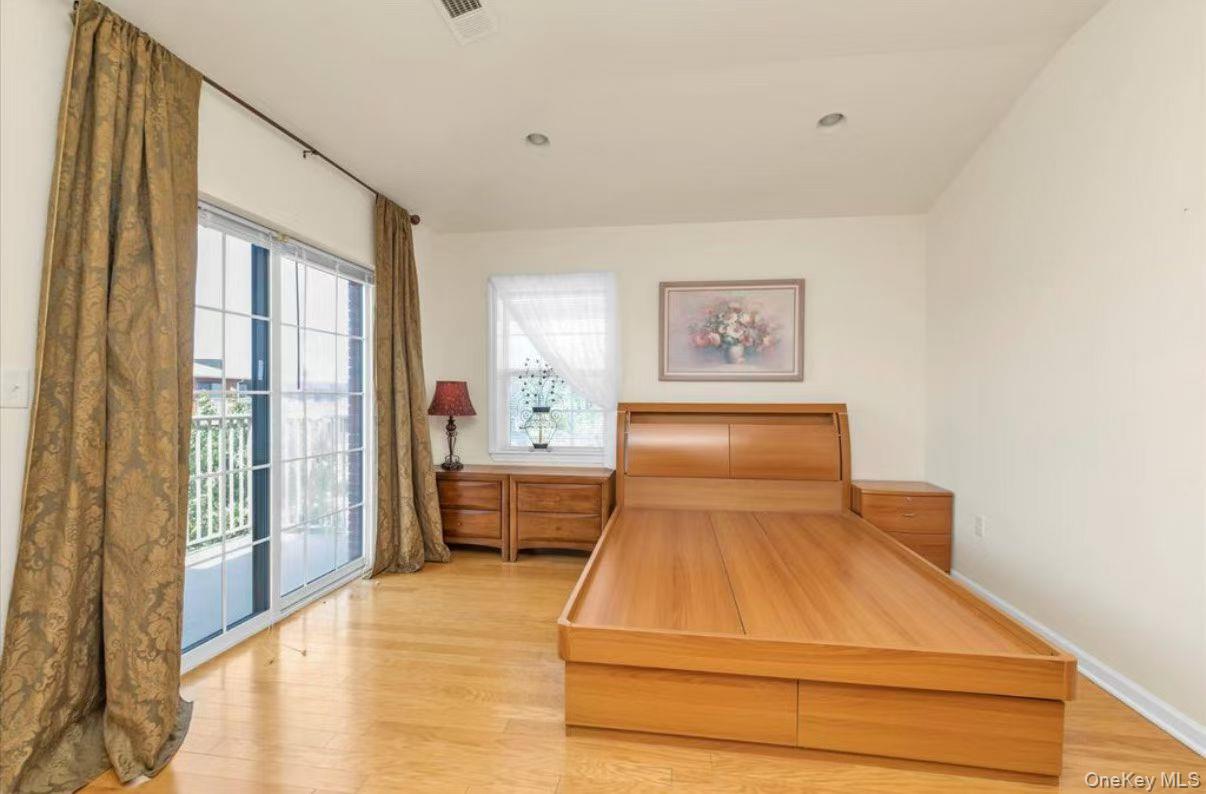 215 Constitution Place # 179, College Point, NY 11356