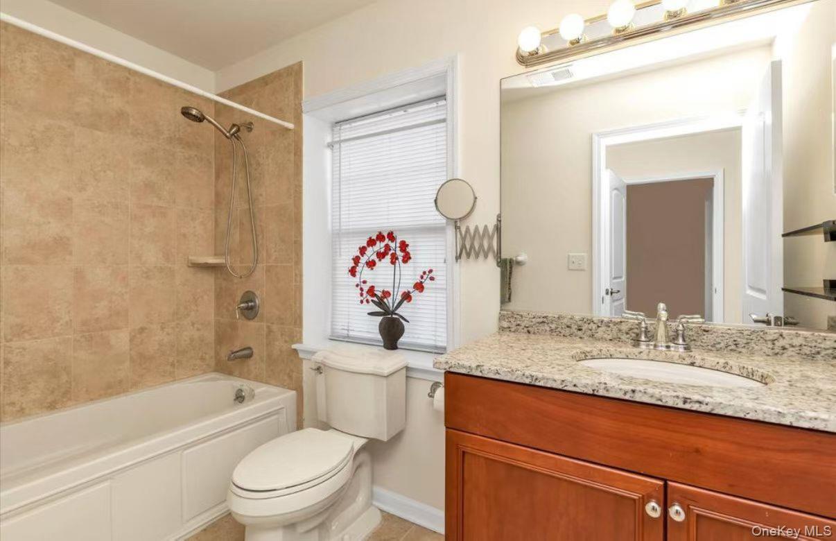 215 Constitution Place # 179, College Point, NY 11356