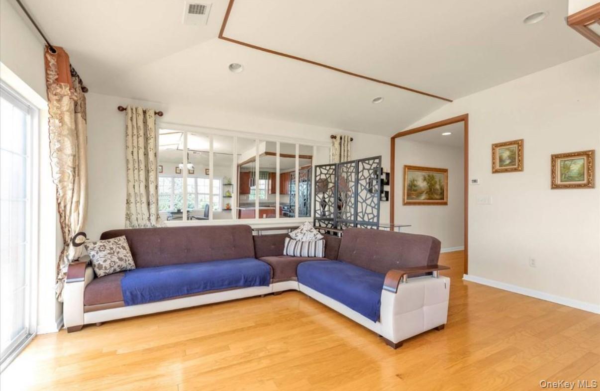 215 Constitution Place # 179, College Point, NY 11356