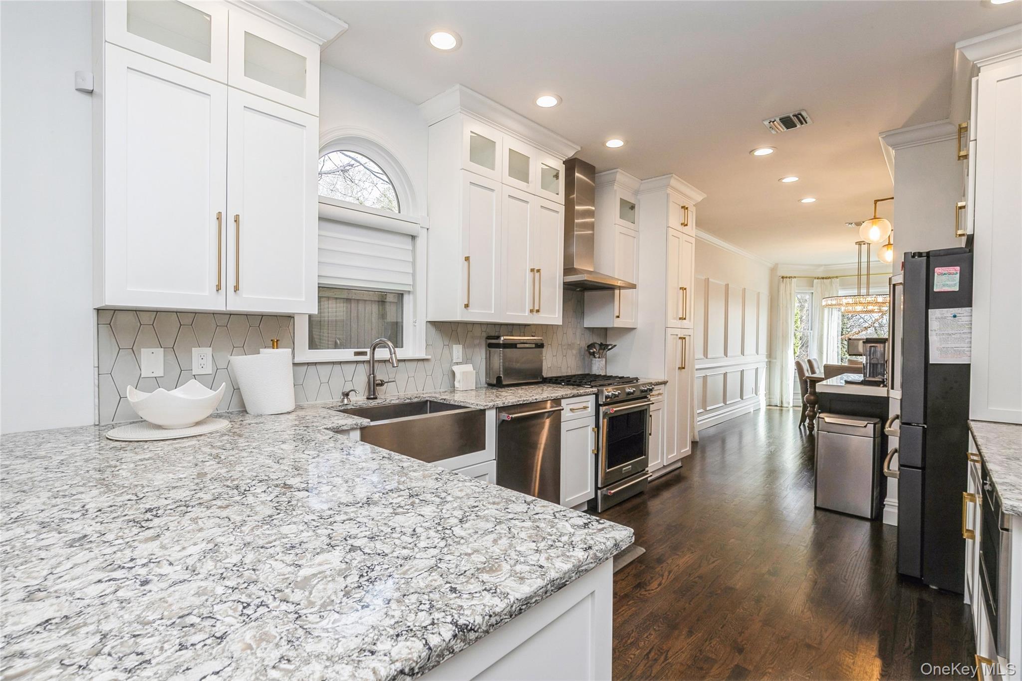 6 Valley Lane, Huntington, NY 11743