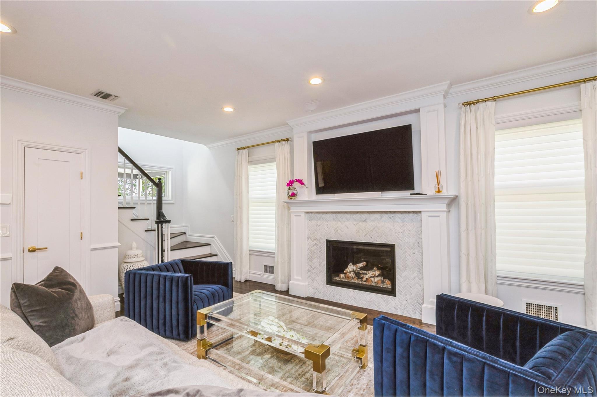 6 Valley Lane, Huntington, NY 11743