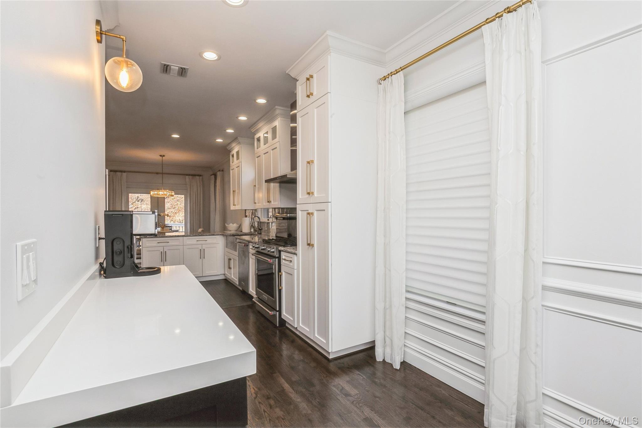 6 Valley Lane, Huntington, NY 11743