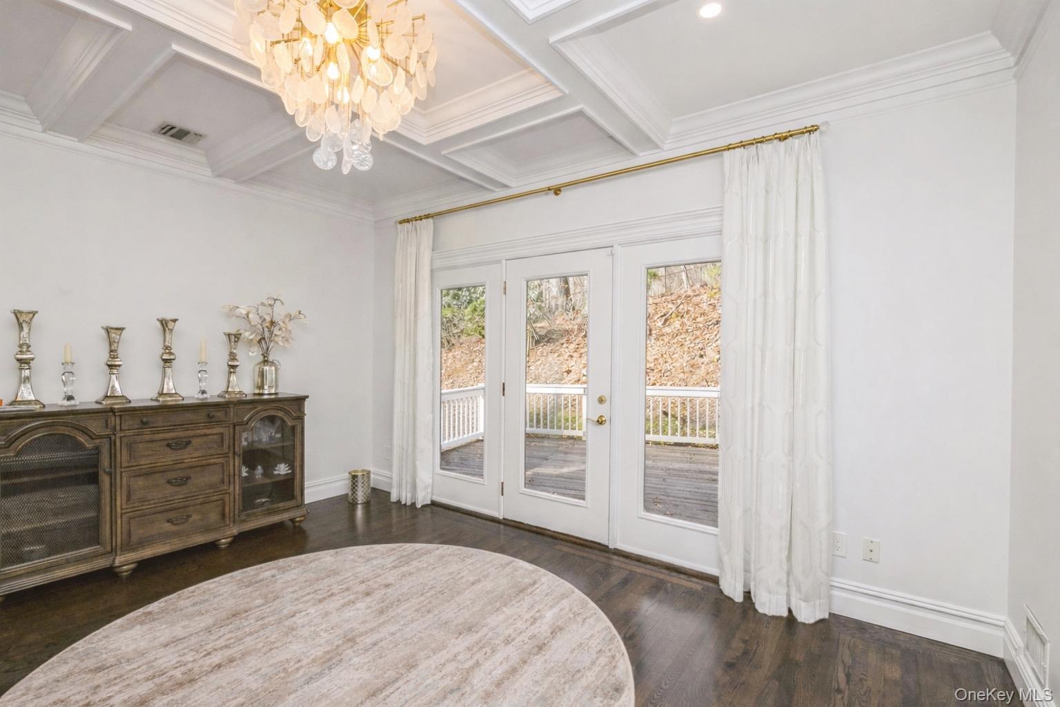 6 Valley Lane, Huntington, NY 11743