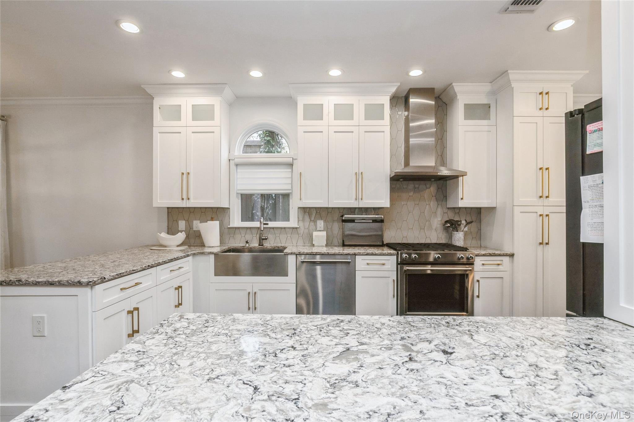 6 Valley Lane, Huntington, NY 11743