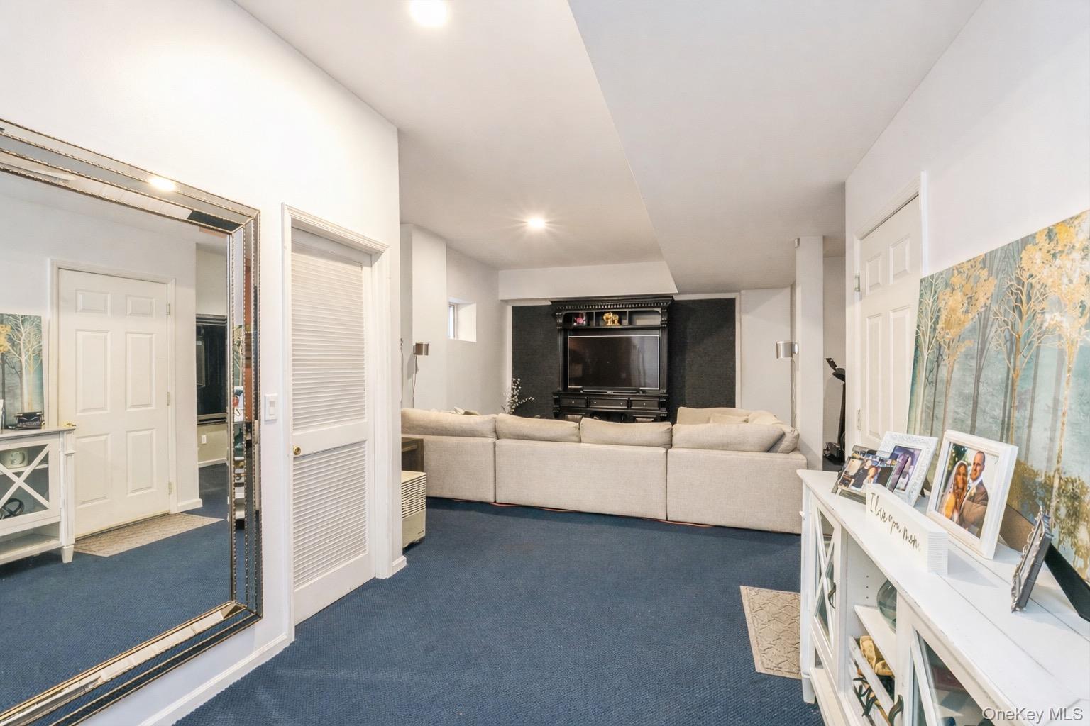 6 Valley Lane, Huntington, NY 11743