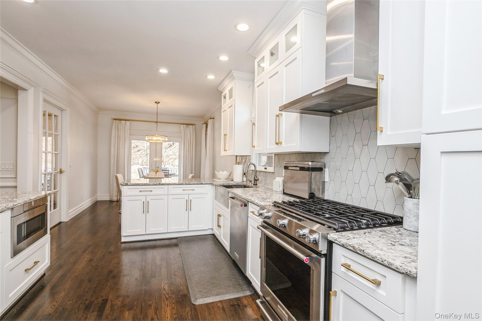 6 Valley Lane, Huntington, NY 11743