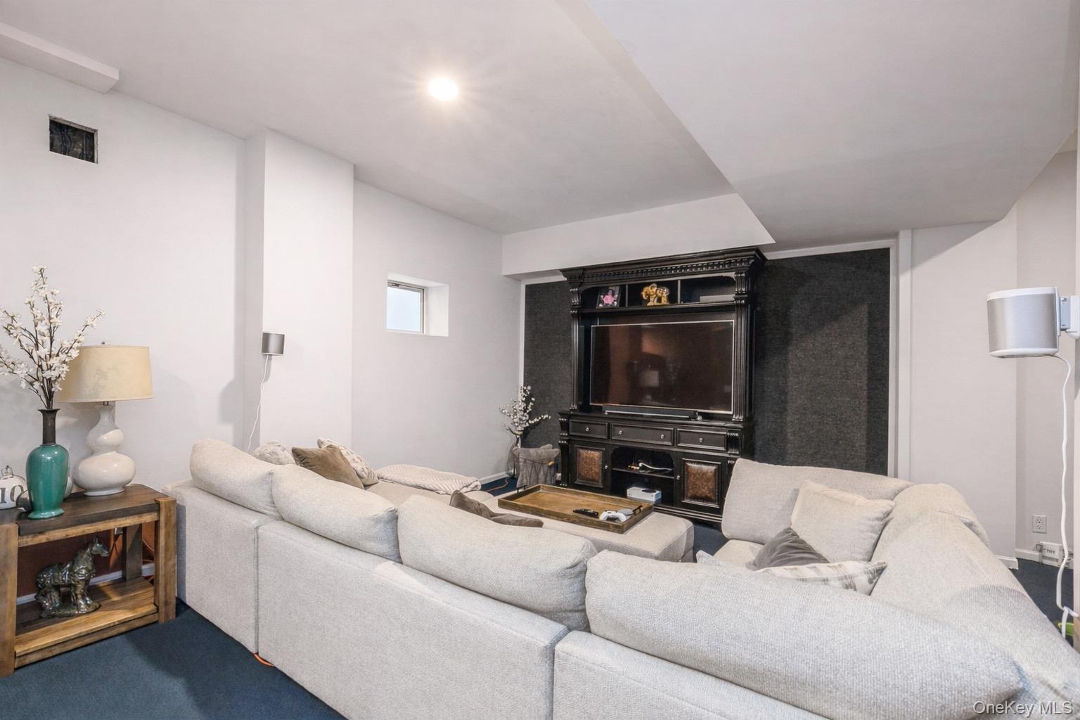 6 Valley Lane, Huntington, NY 11743