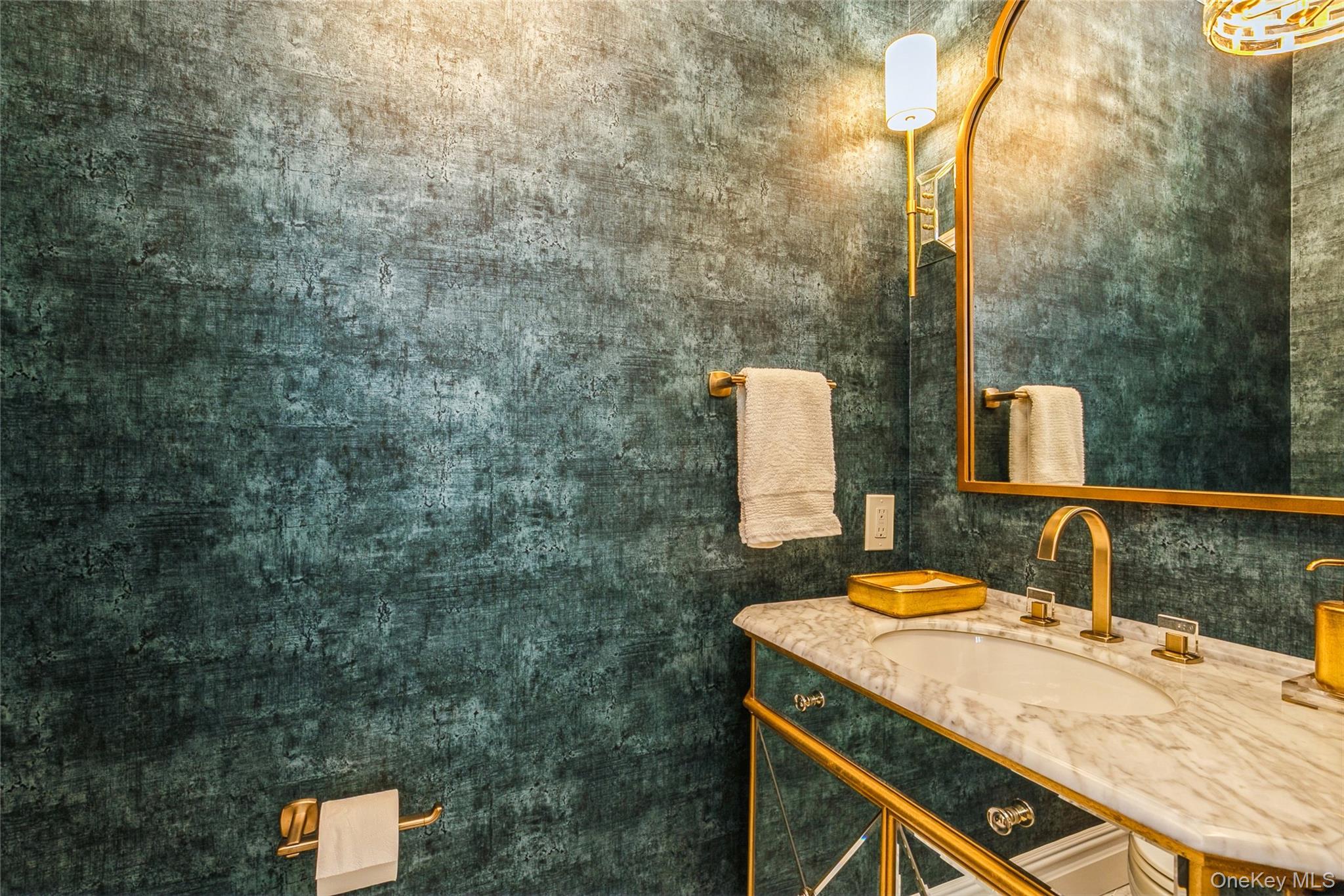 6 Valley Lane, Huntington, NY 11743