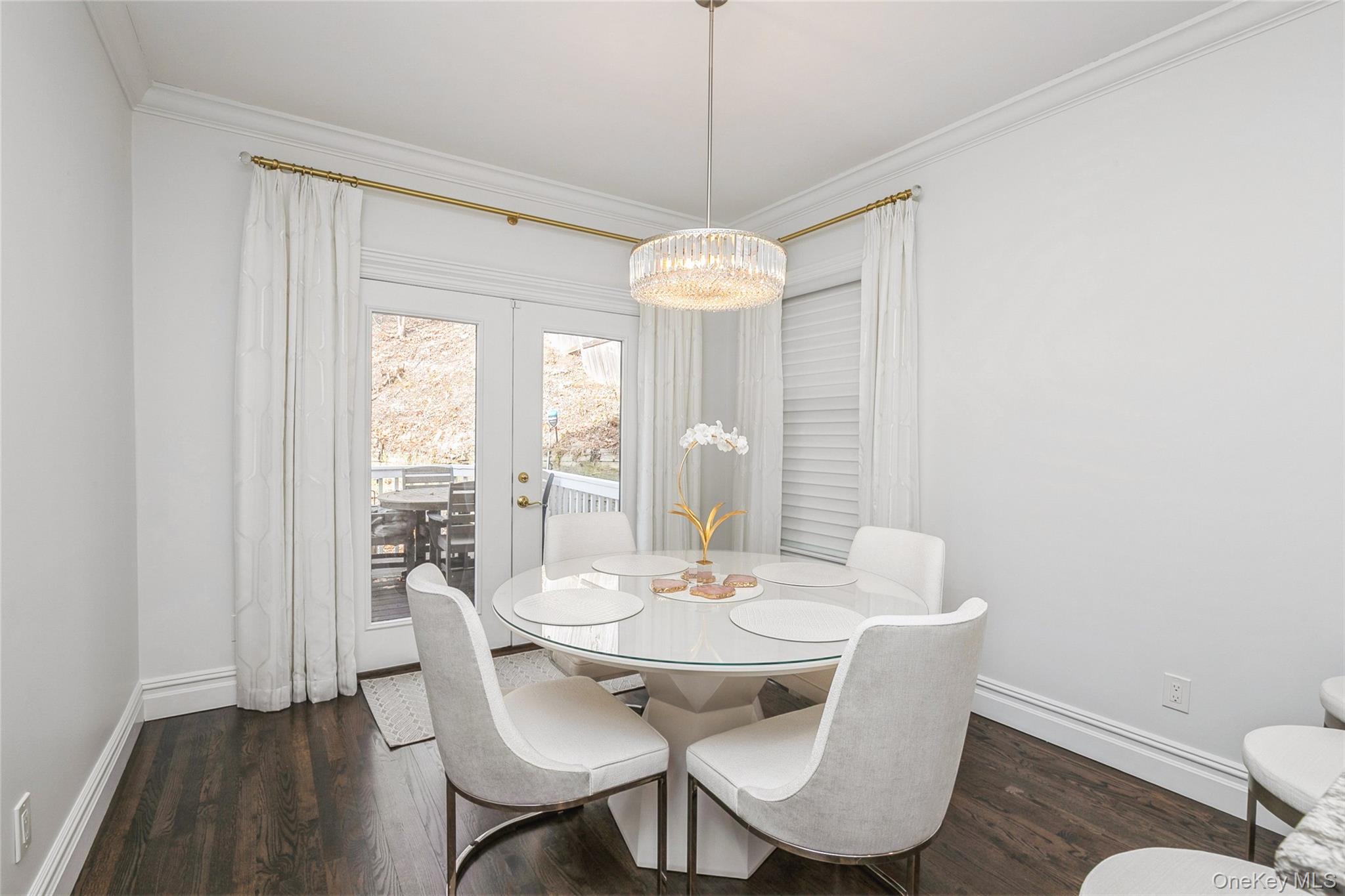 6 Valley Lane, Huntington, NY 11743