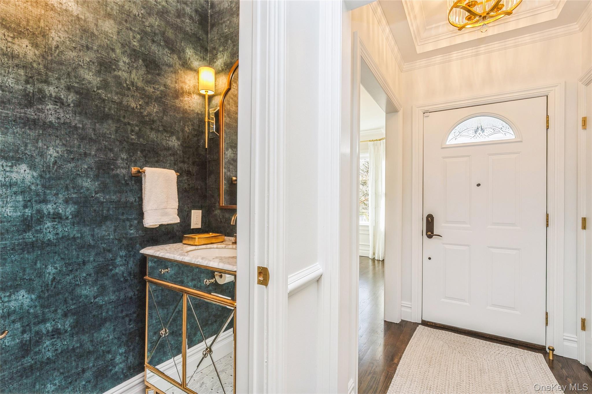 6 Valley Lane, Huntington, NY 11743