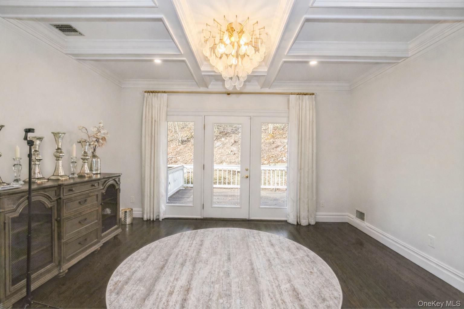 6 Valley Lane, Huntington, NY 11743