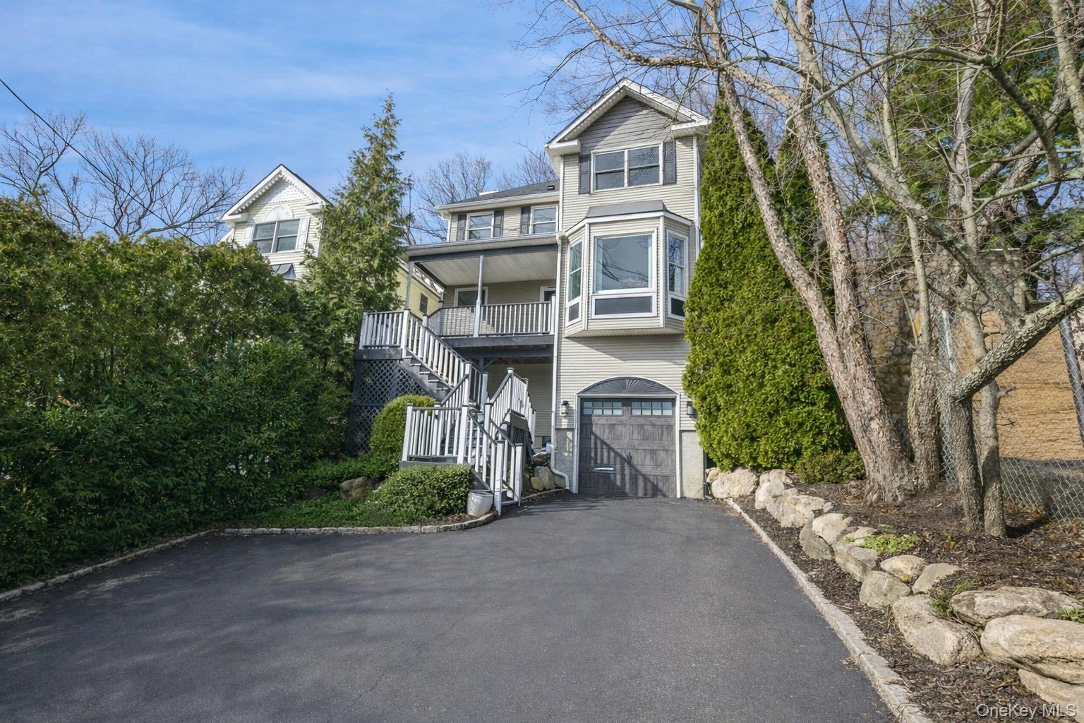 6 Valley Lane, Huntington, NY 11743