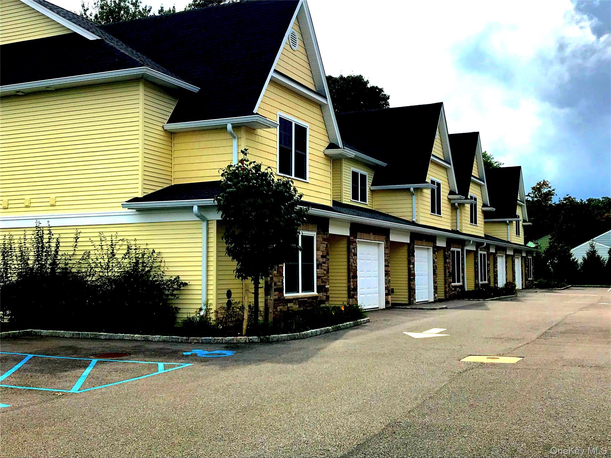 24 Creek Road # 205, Huntington, NY 11743