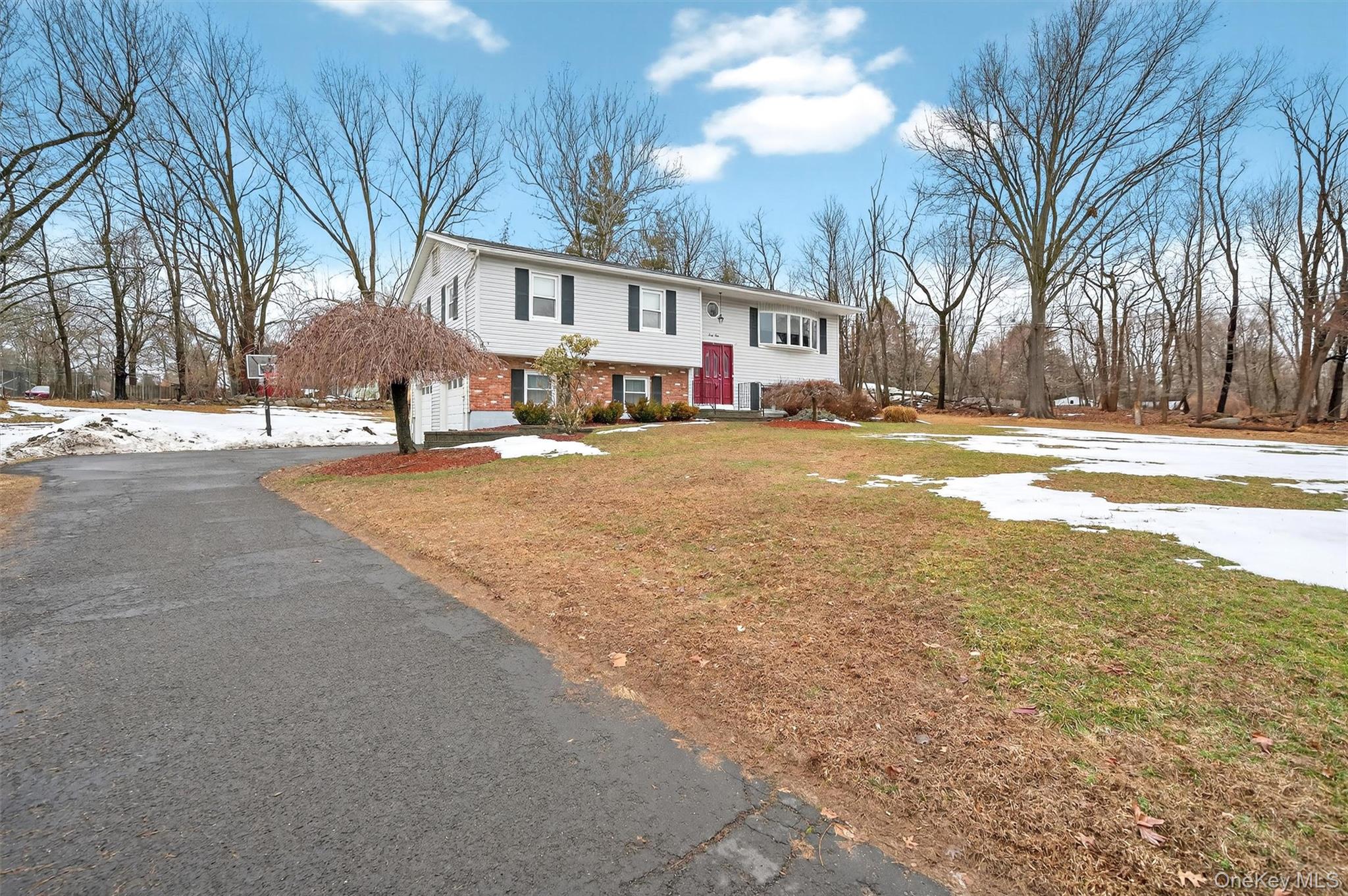 41 Montclair Avenue, Airmont, NY 10952