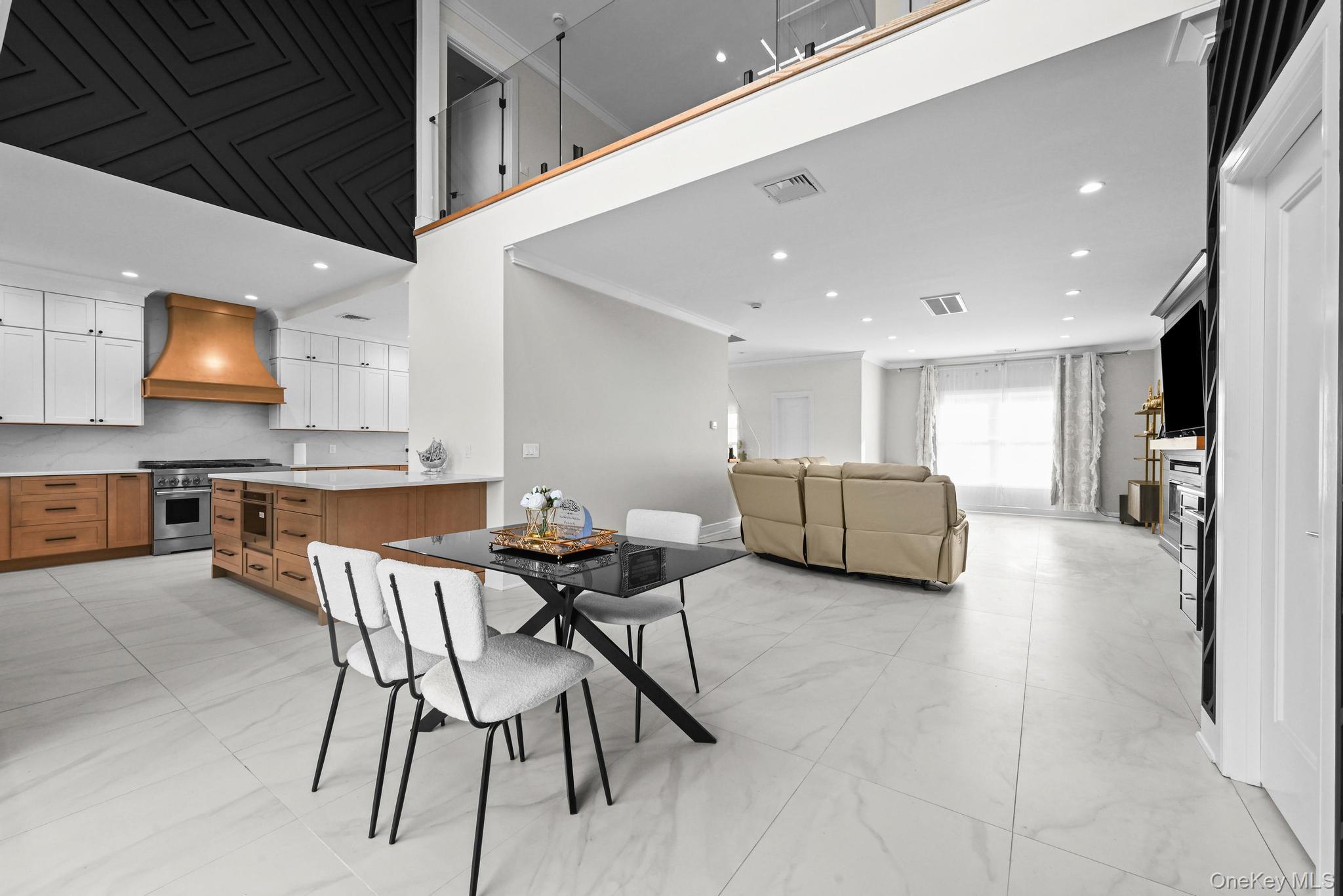 36 Foster Lane, Westbury, NY 11590