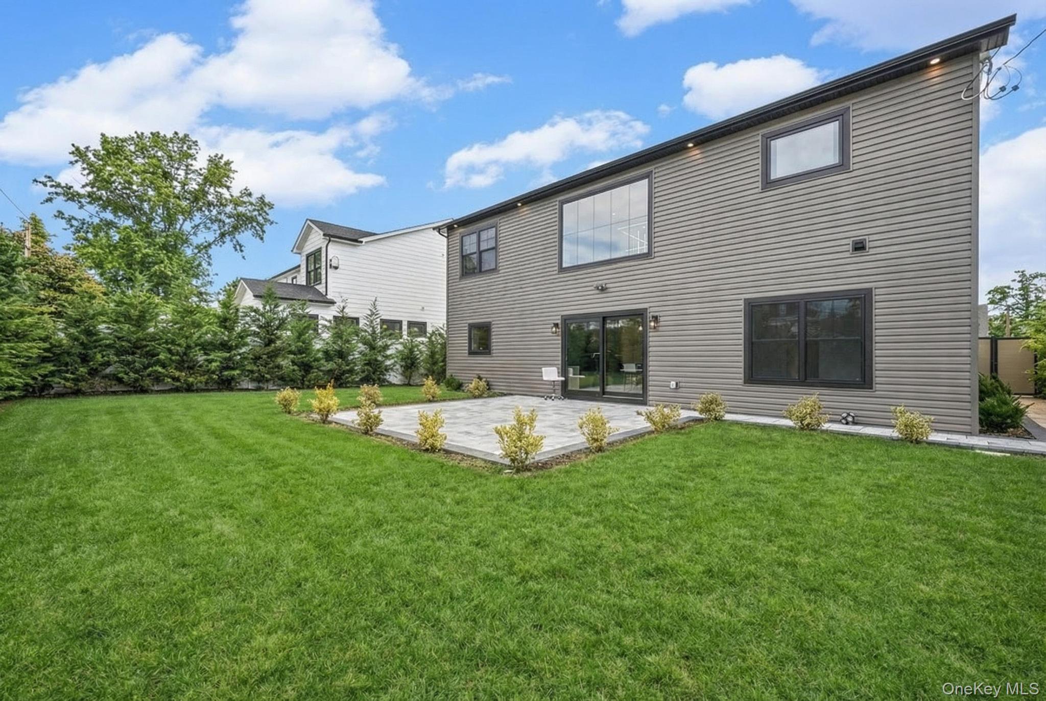 36 Foster Lane, Westbury, NY 11590