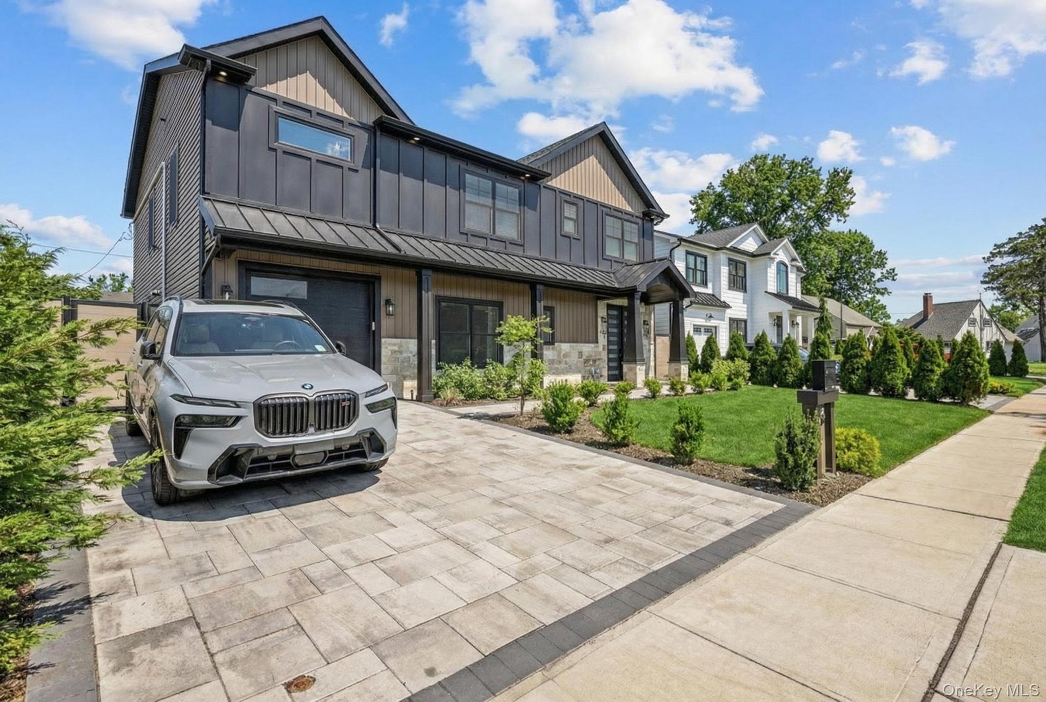 36 Foster Lane, Westbury, NY 11590