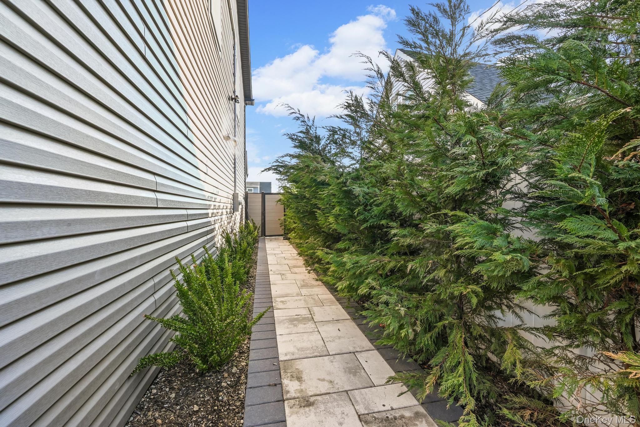 36 Foster Lane, Westbury, NY 11590