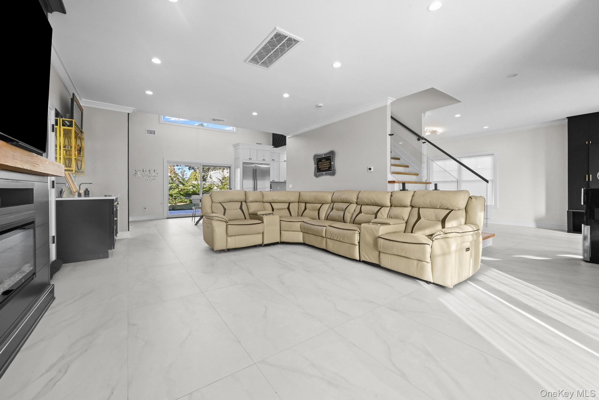 36 Foster Lane, Westbury, NY 11590