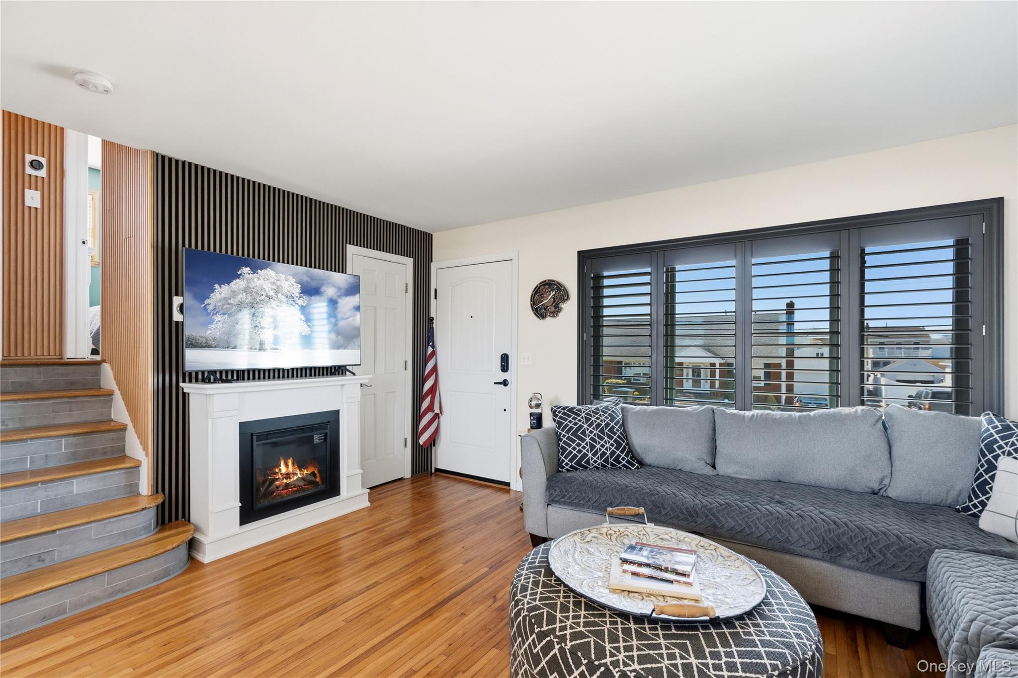 185 East Drive, Copiague, NY 11726