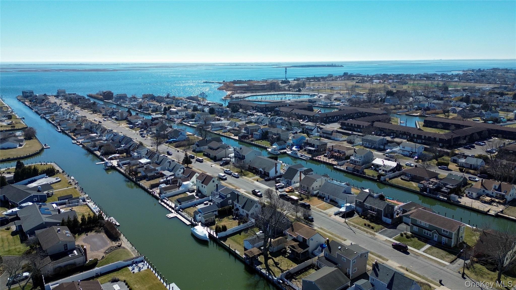 185 East Drive, Copiague, NY 11726