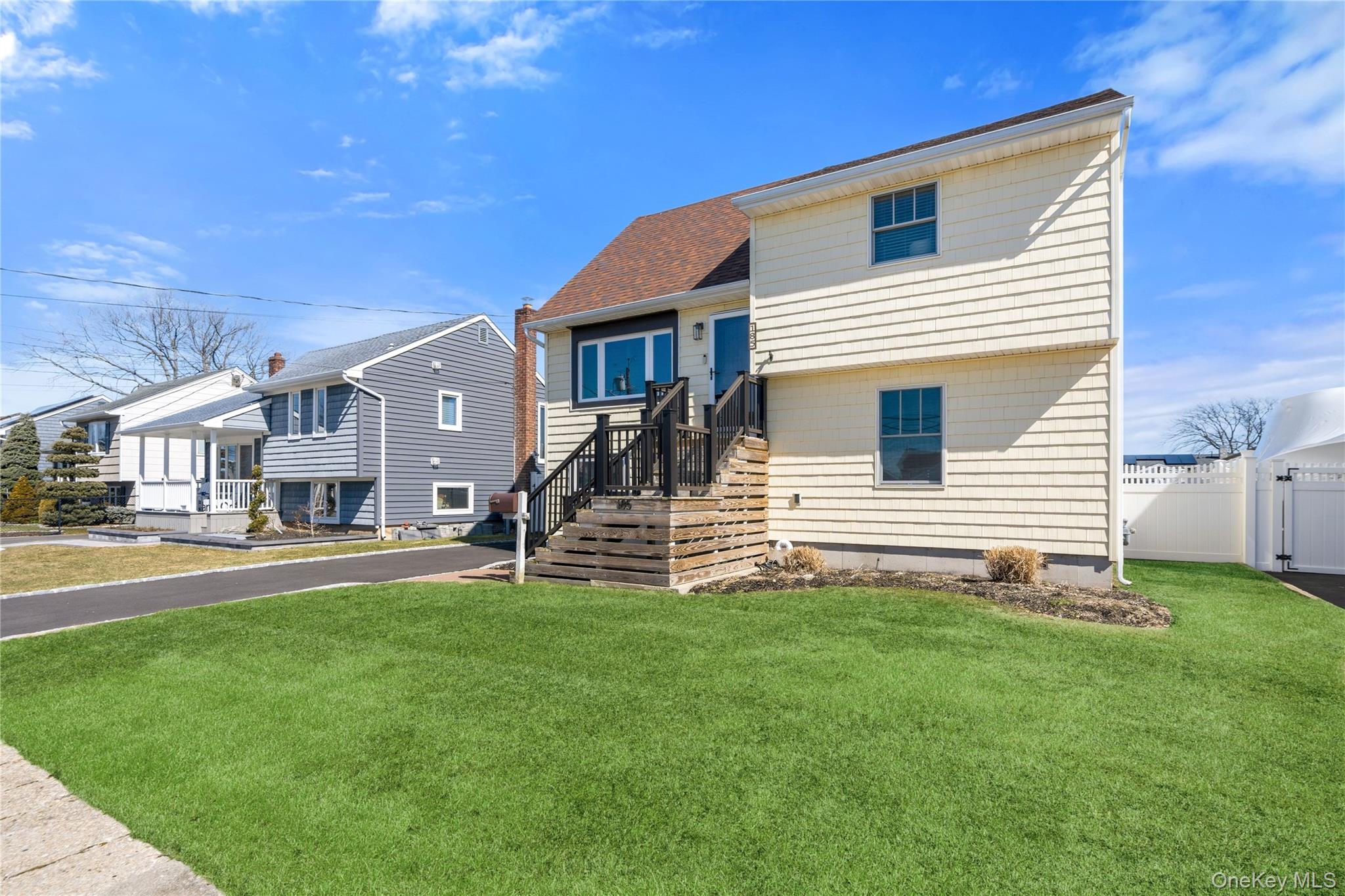 185 East Drive, Copiague, NY 11726