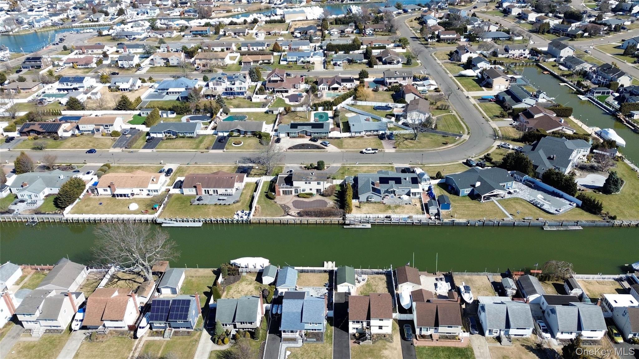 185 East Drive, Copiague, NY 11726