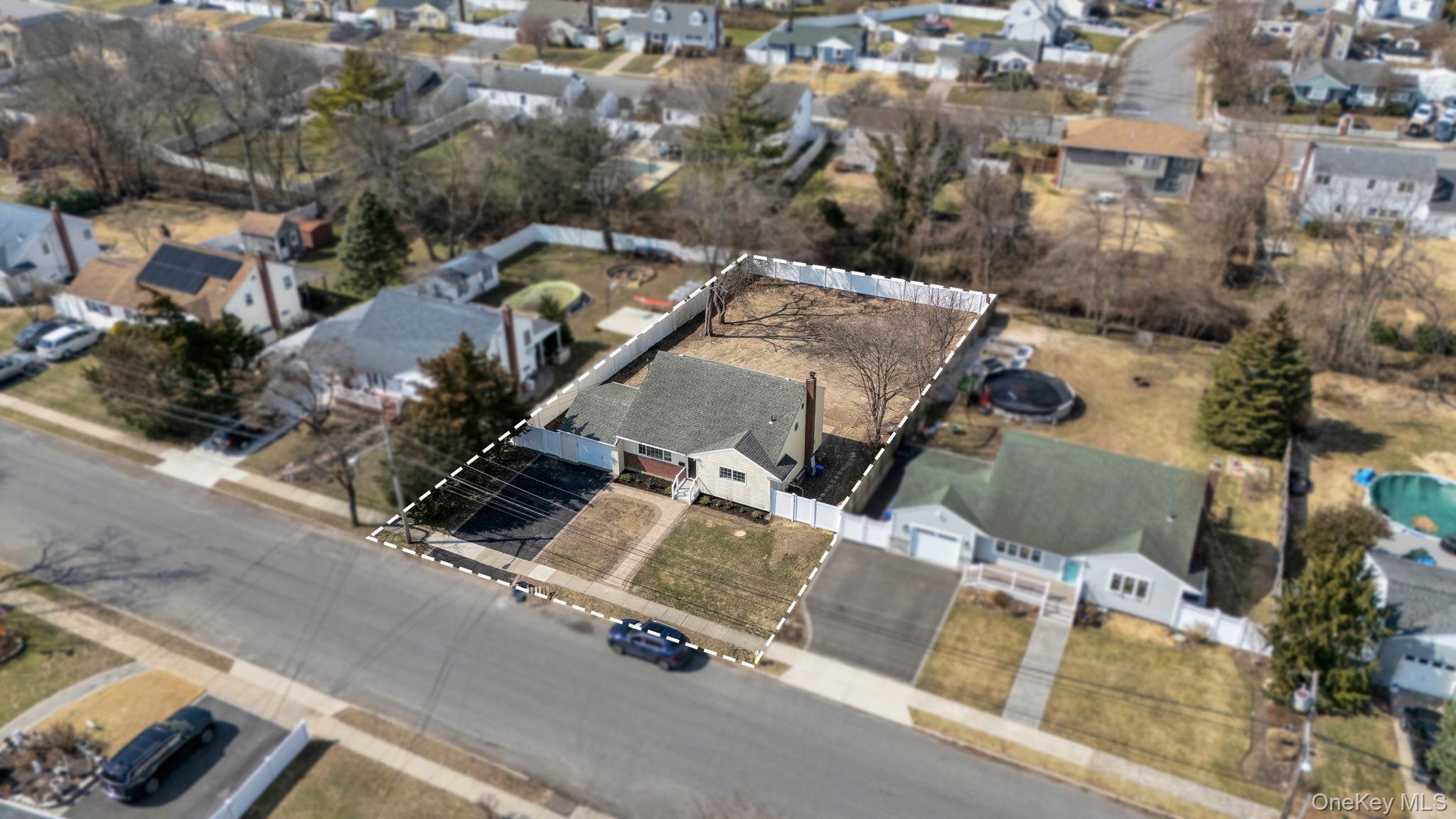 40 Durhamoc Lane, North Babylon, NY 11703