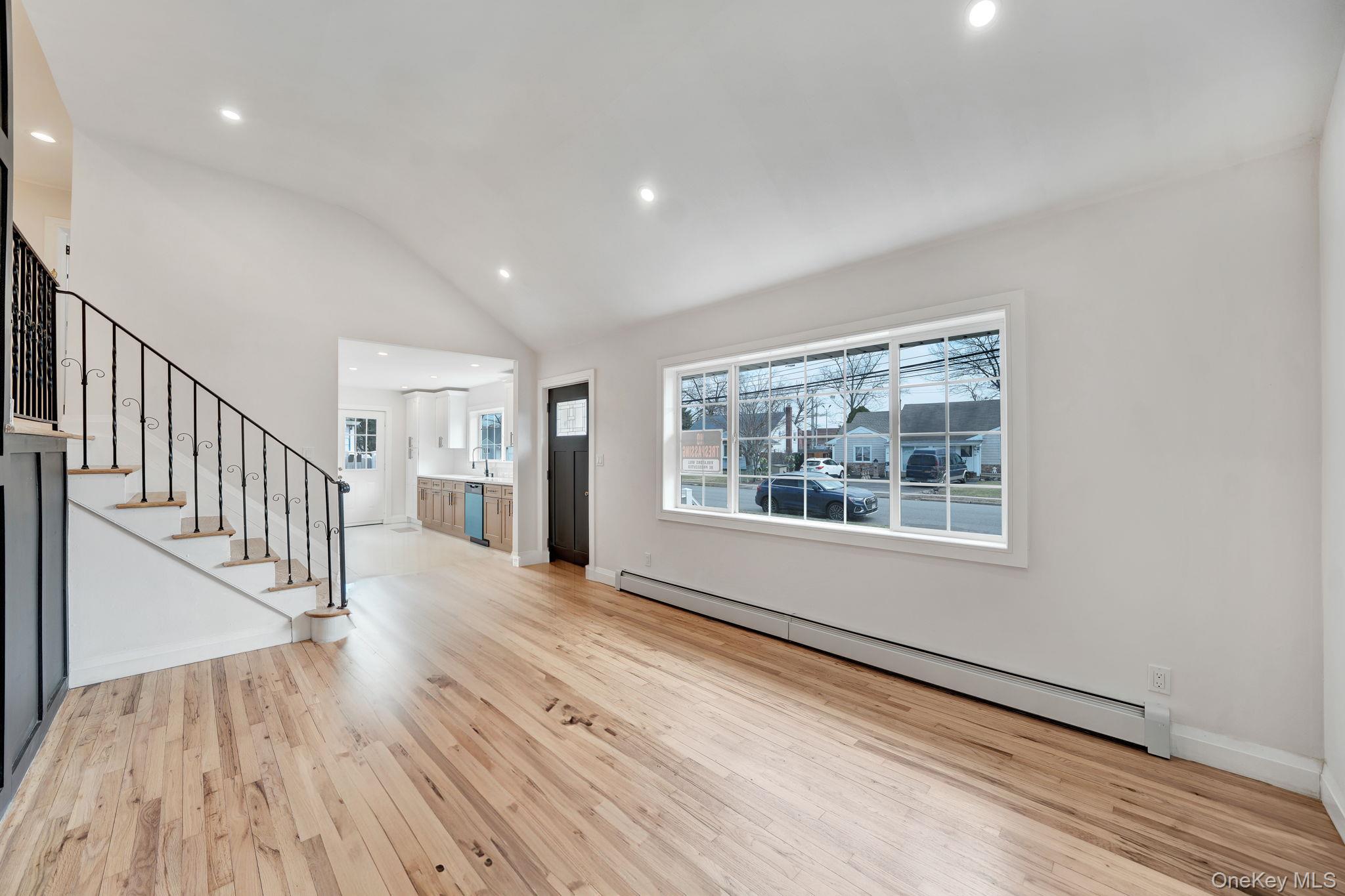 40 Durhamoc Lane, North Babylon, NY 11703