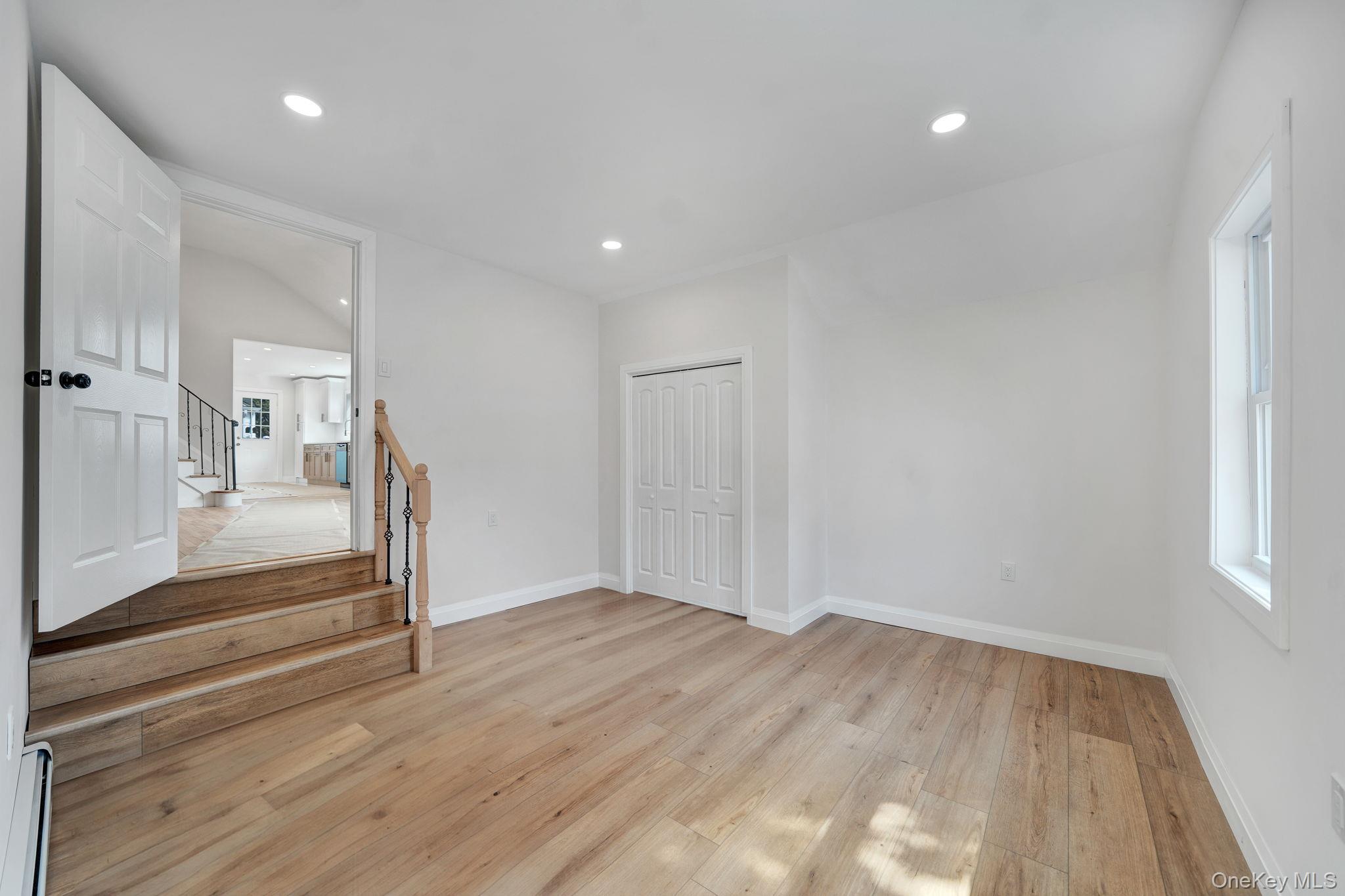 40 Durhamoc Lane, North Babylon, NY 11703