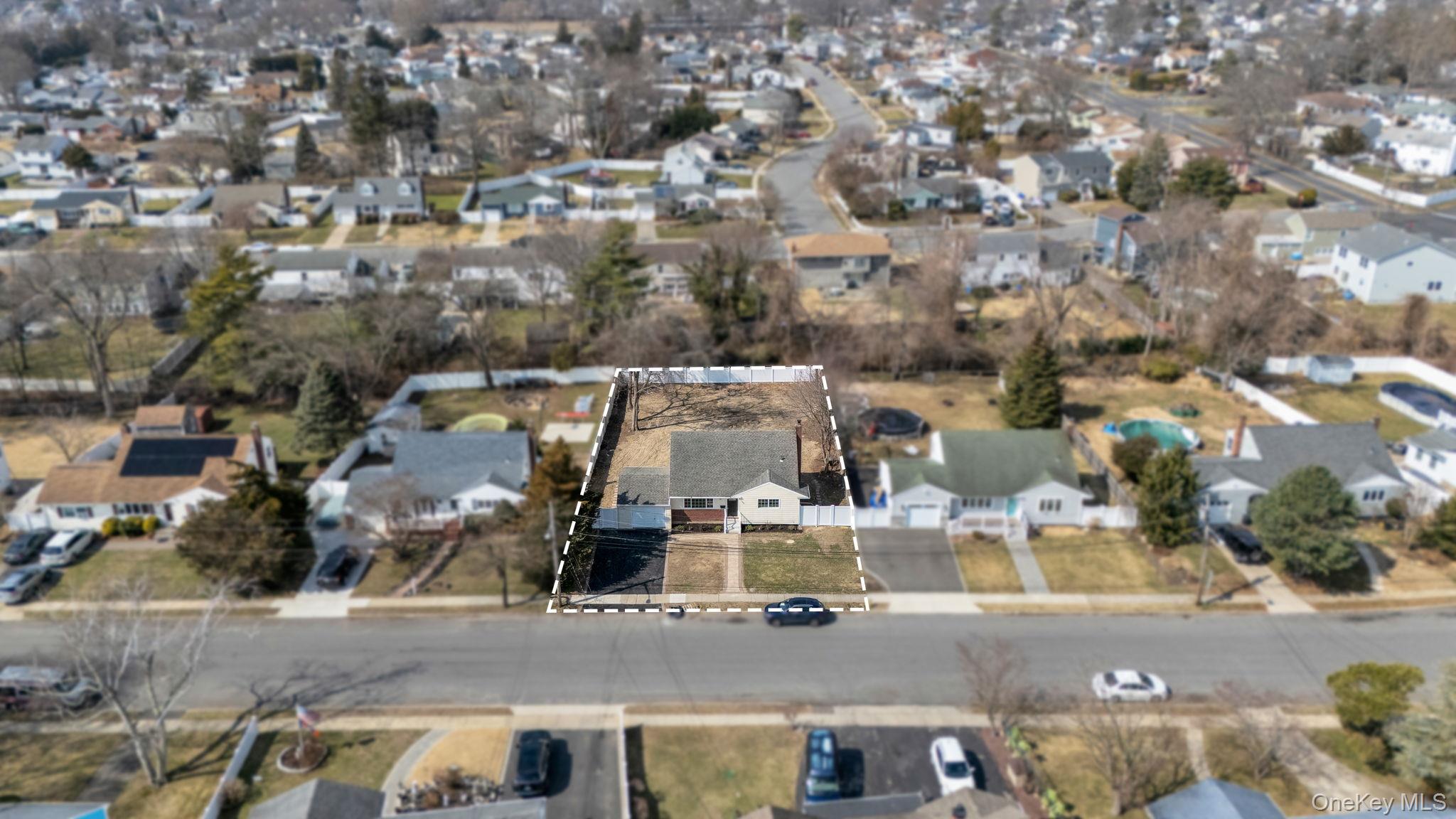 40 Durhamoc Lane, North Babylon, NY 11703