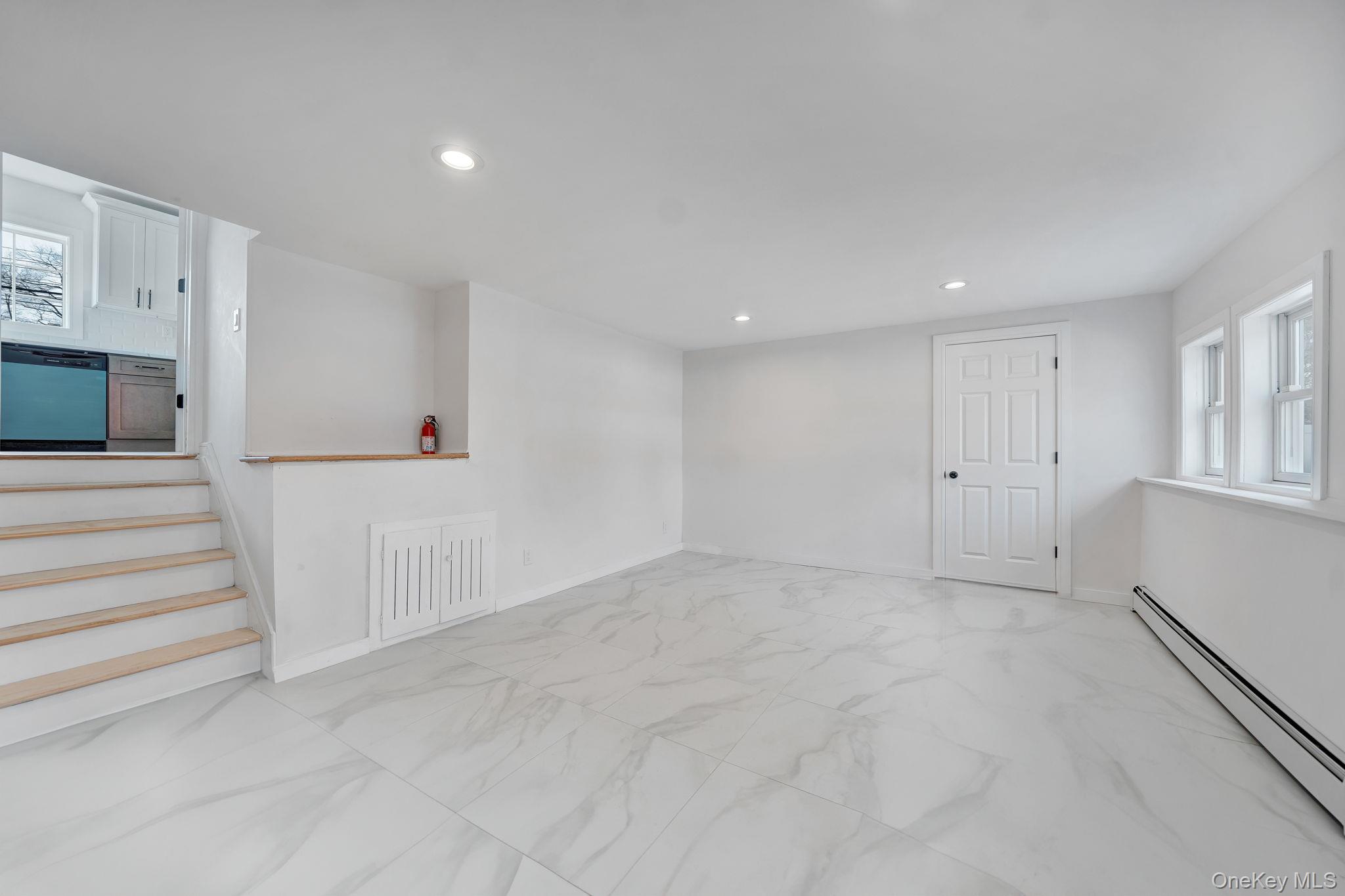 40 Durhamoc Lane, North Babylon, NY 11703