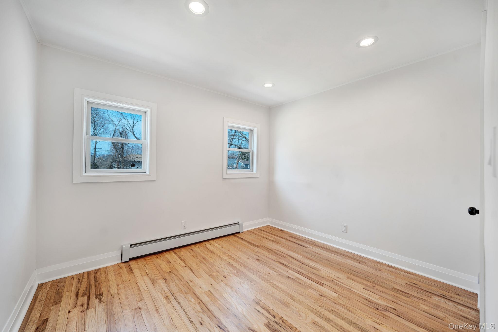 40 Durhamoc Lane, North Babylon, NY 11703